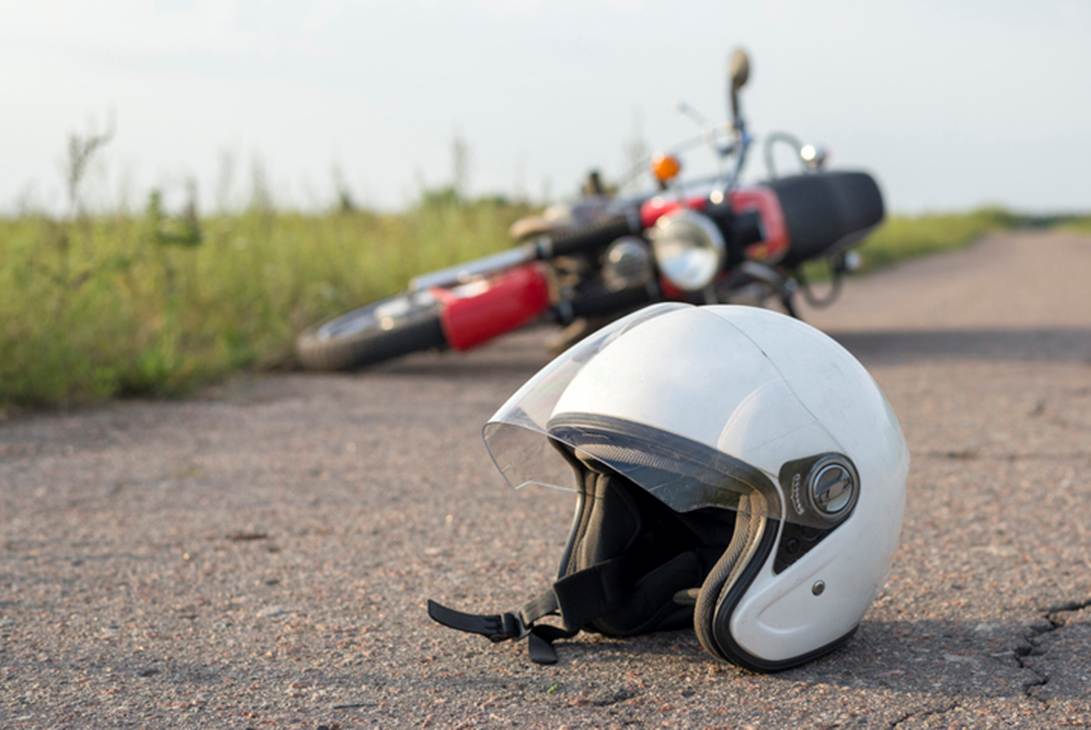 A helmet on the ground

AI-generated content may be incorrect.